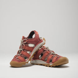 RUST,ROUILLE : Solstice - Womens' Closed-Toe Sandals Front View