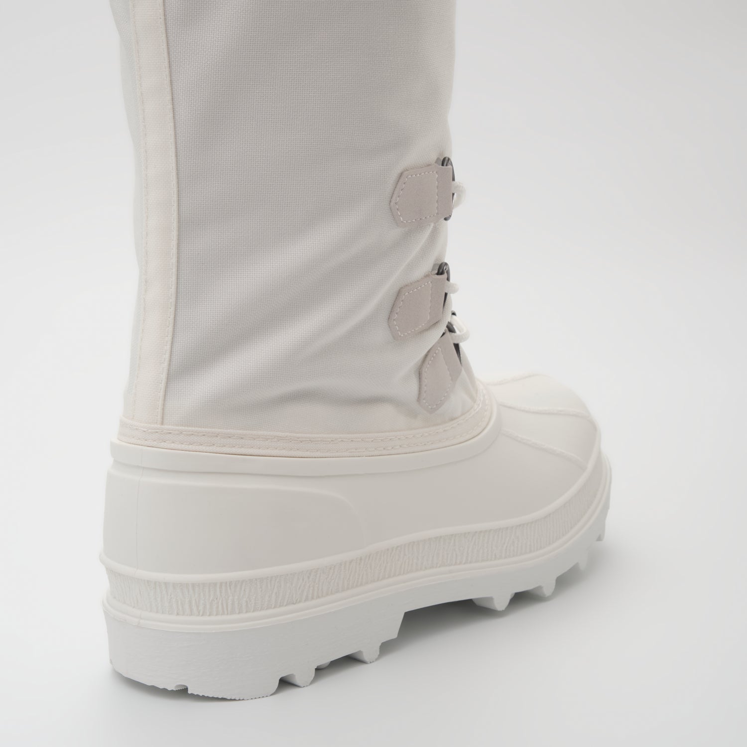 White,Blanc : Canuck Men's Winter Boots - Three-Quarter Back View