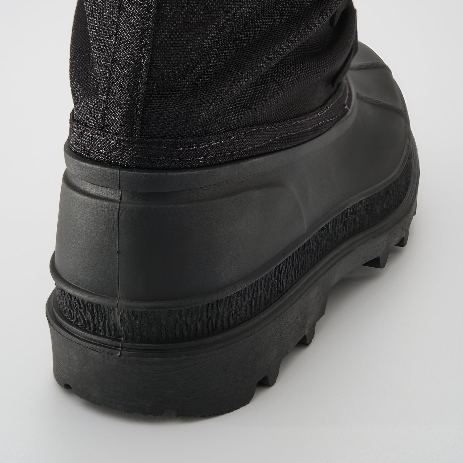 Black,Noir : Canuck Women's Winter Boots - Three-Quarter Back View