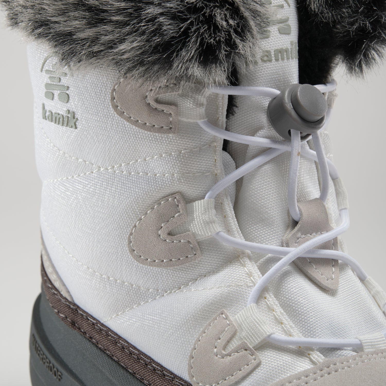 White,Blanc : Momentum Low 2 Women's Winter Boots - Laces View