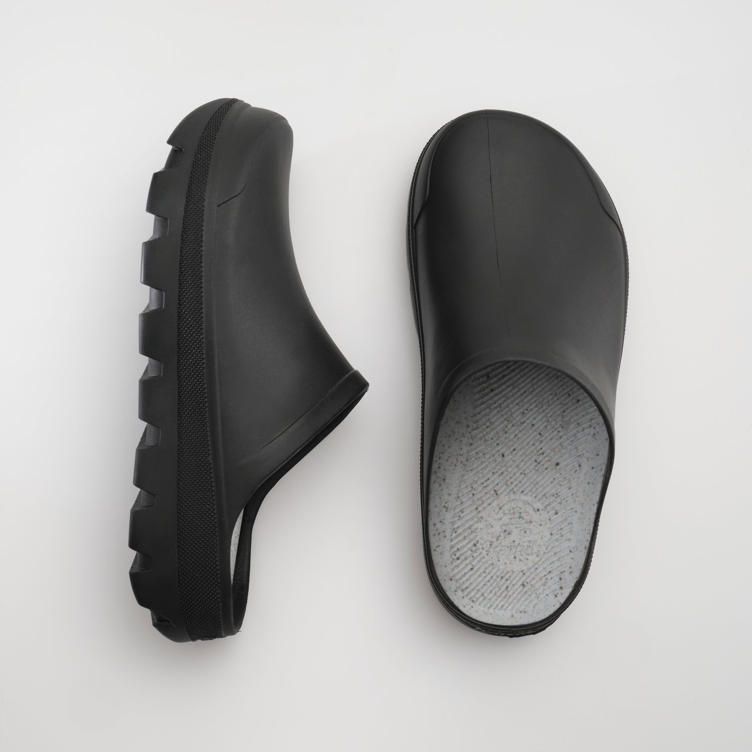 Black,Noir : Nova Waterproof Unisex Clogs - Pair View
