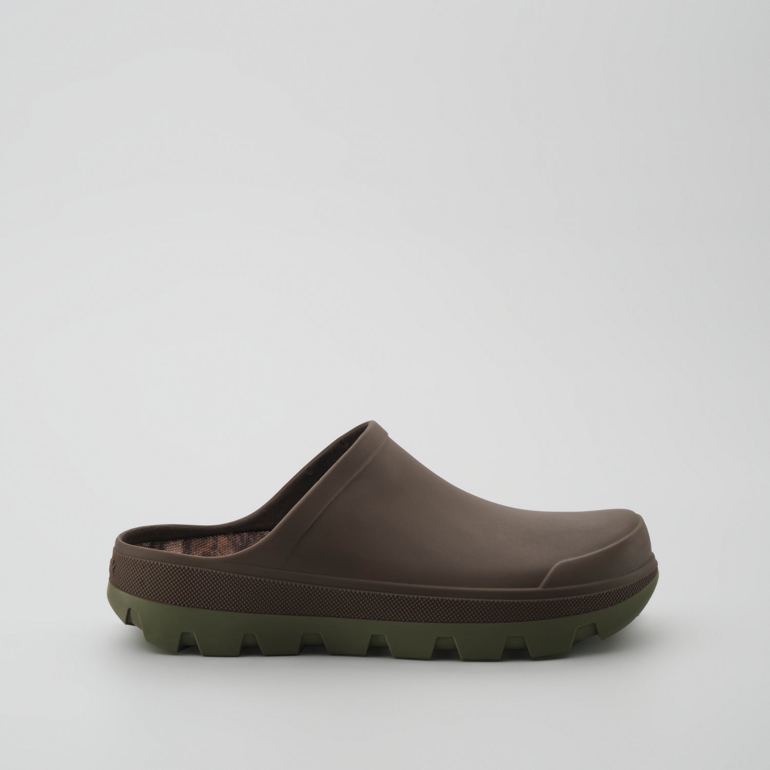 Brown,Brun : Nova Unisex Comfort Clogs - Side View