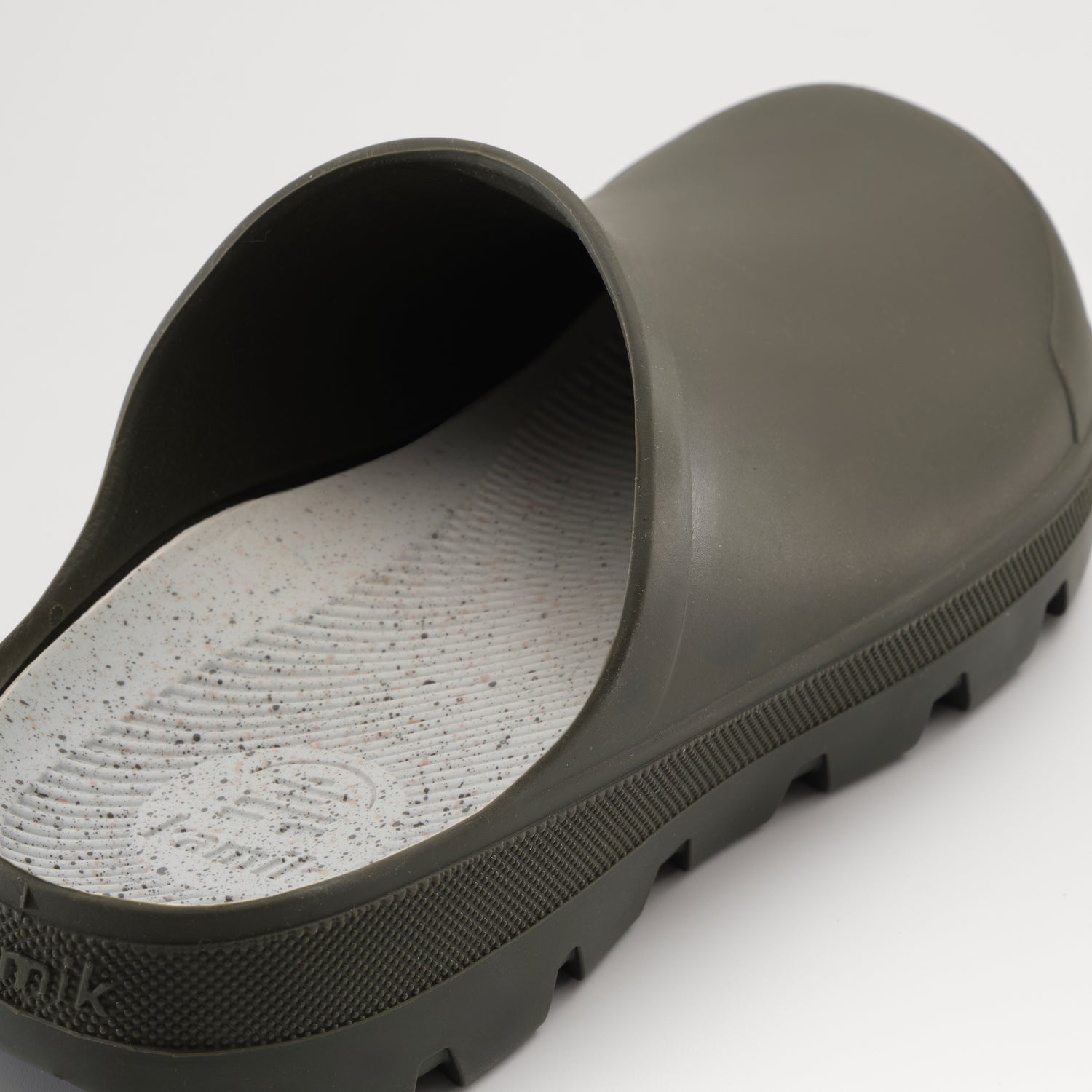 Dark Olive,Olive foncé : Nova Waterproof Unisex Clogs - Back View