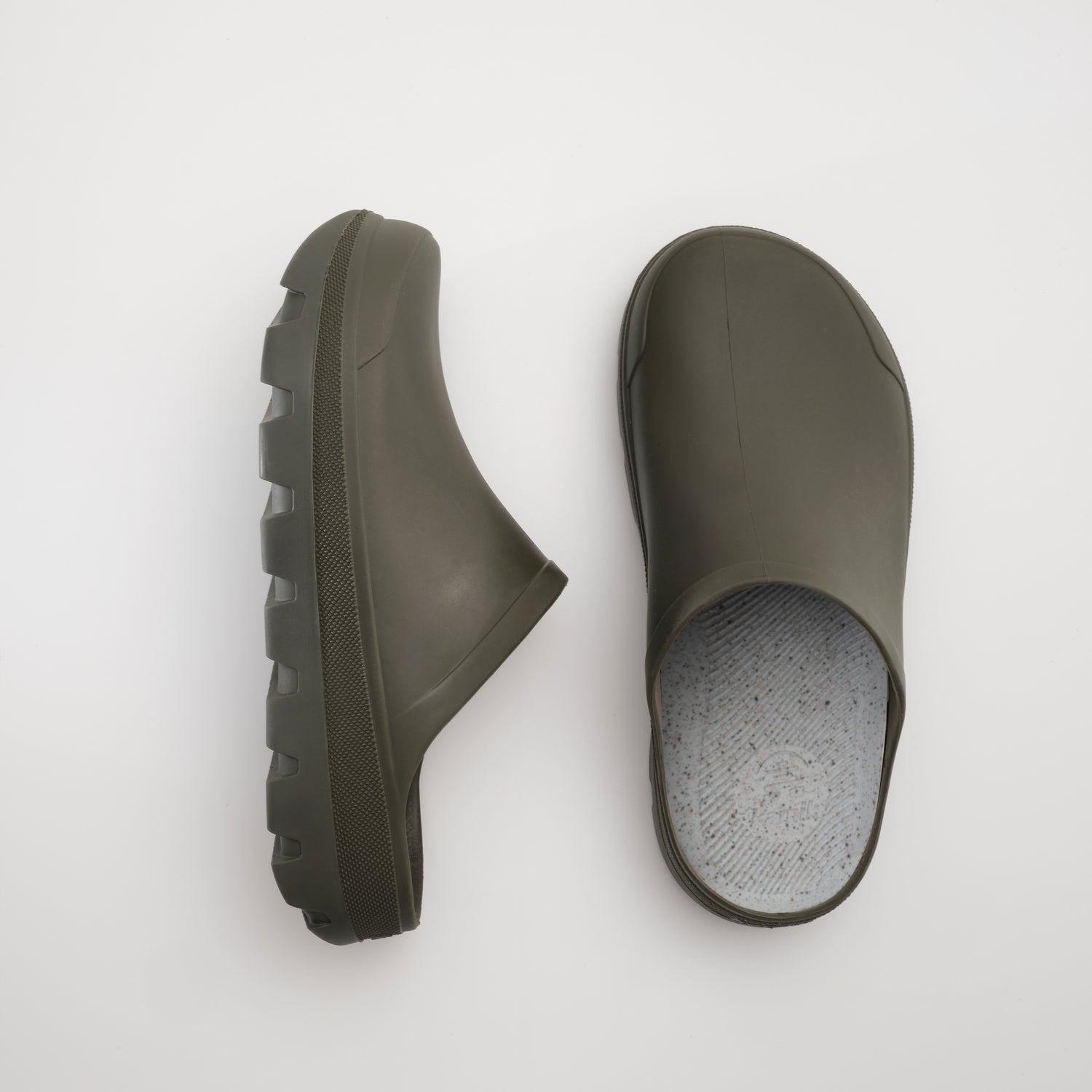 Dark Olive,Olive foncé : Nova Waterproof Unisex Clogs - Pair View