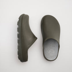 Dark Olive,Olive foncé : Nova Waterproof Unisex Clogs - Pair View