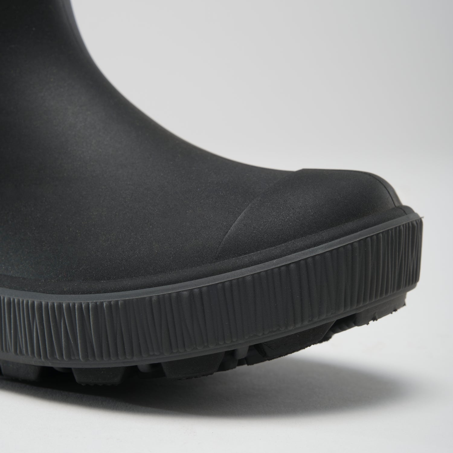Black-Charcoal,Noir-Charbon : Riptide Kids' Rain Boots - Side View Close-up