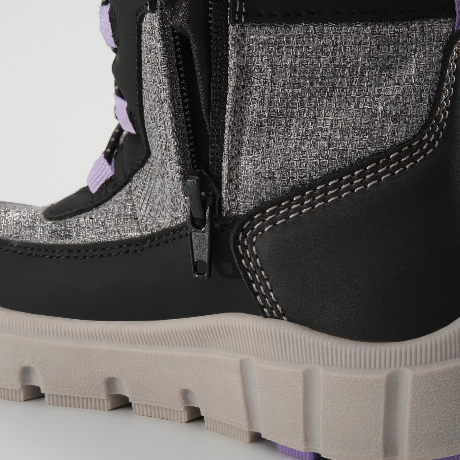 Charcoal,Charbon : Seeker F Kids Winter Boots - Close-up Zipper View