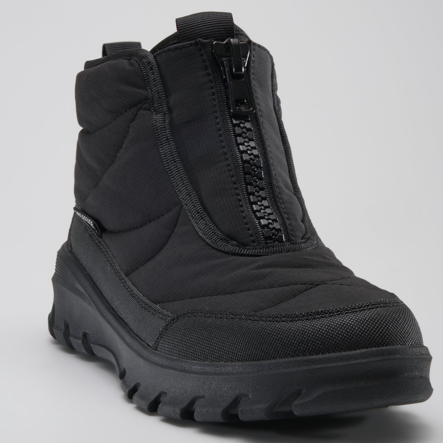 Black,Noir : Snowdon Low Wide Women's Winter Boots - Three-Quarter Front View
