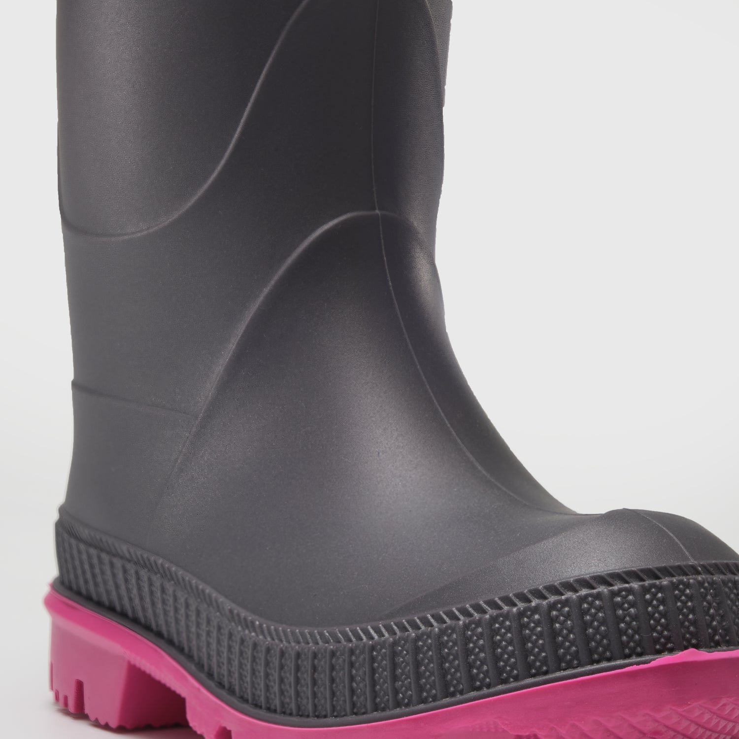Charcoal-Magenta,Charbon-Magenta : Stomp Kids' Rain Boots - Three-Quarter View Close-up