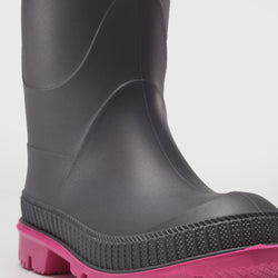 Charcoal-Magenta,Charbon-Magenta : Stomp Kids' Rain Boots - Three-Quarter View Close-up