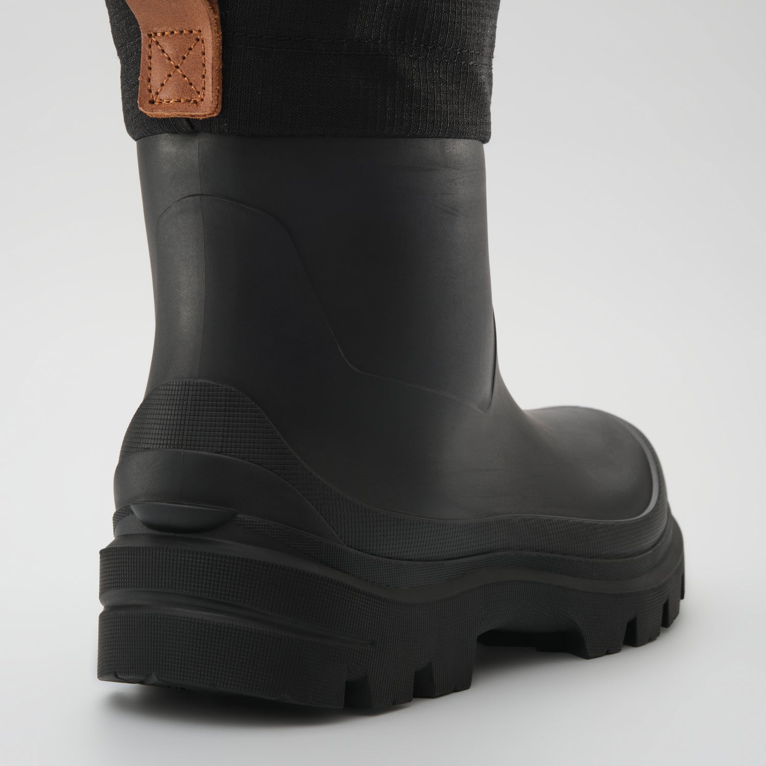Black,Noir : Tundra Mid Men's Winter Boots - Zoom-in Back View