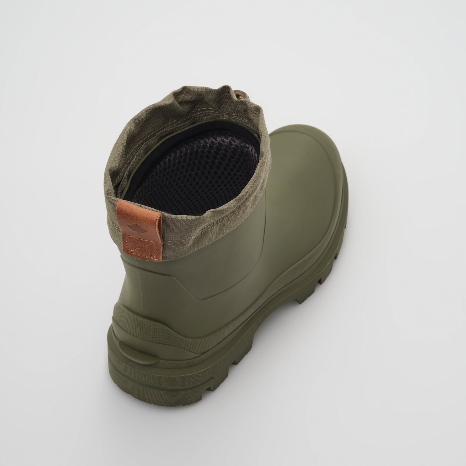 Moss,Mousse : Tundra Mid Men's Winter Boots - Three-Quarter Back View