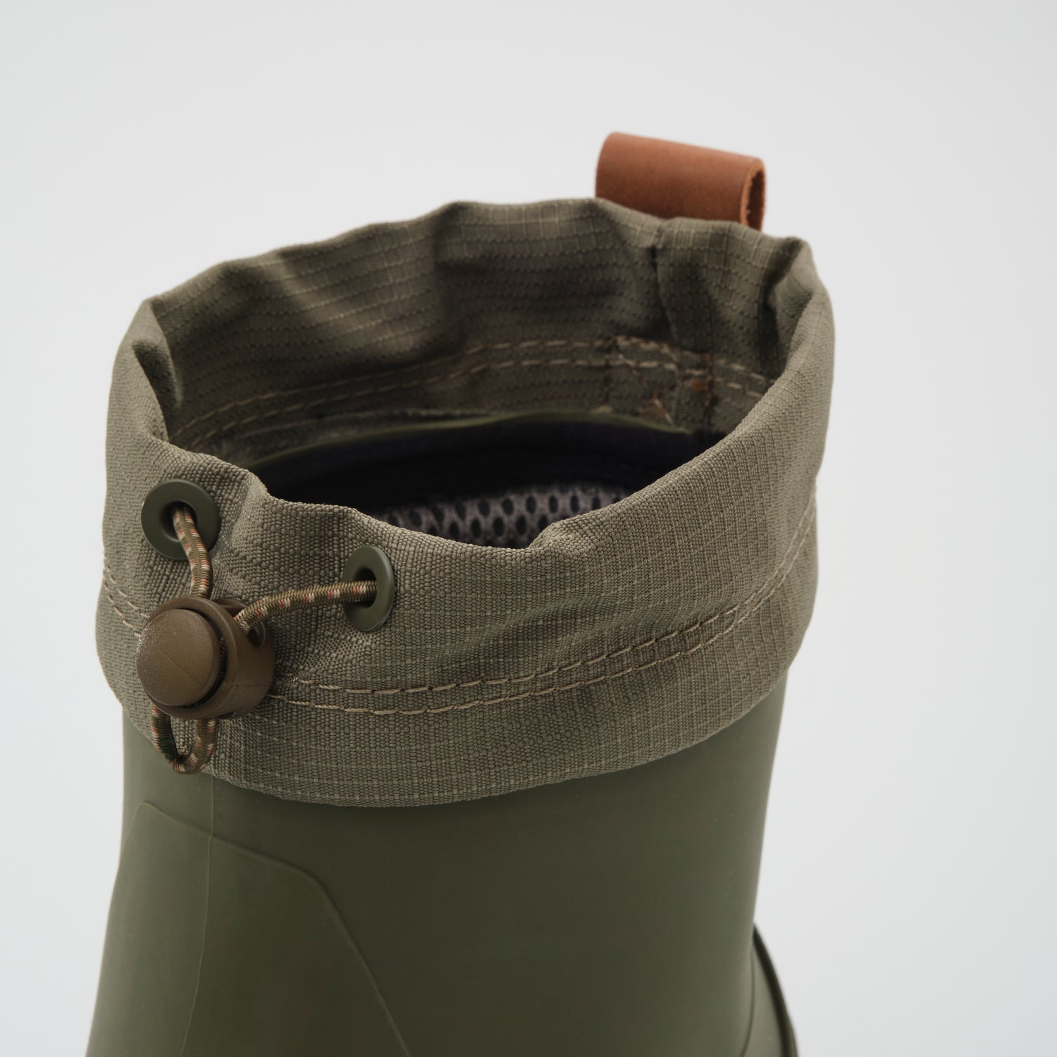 Moss,Mousse : Tundra Mid Men's Winter Boots - Top View