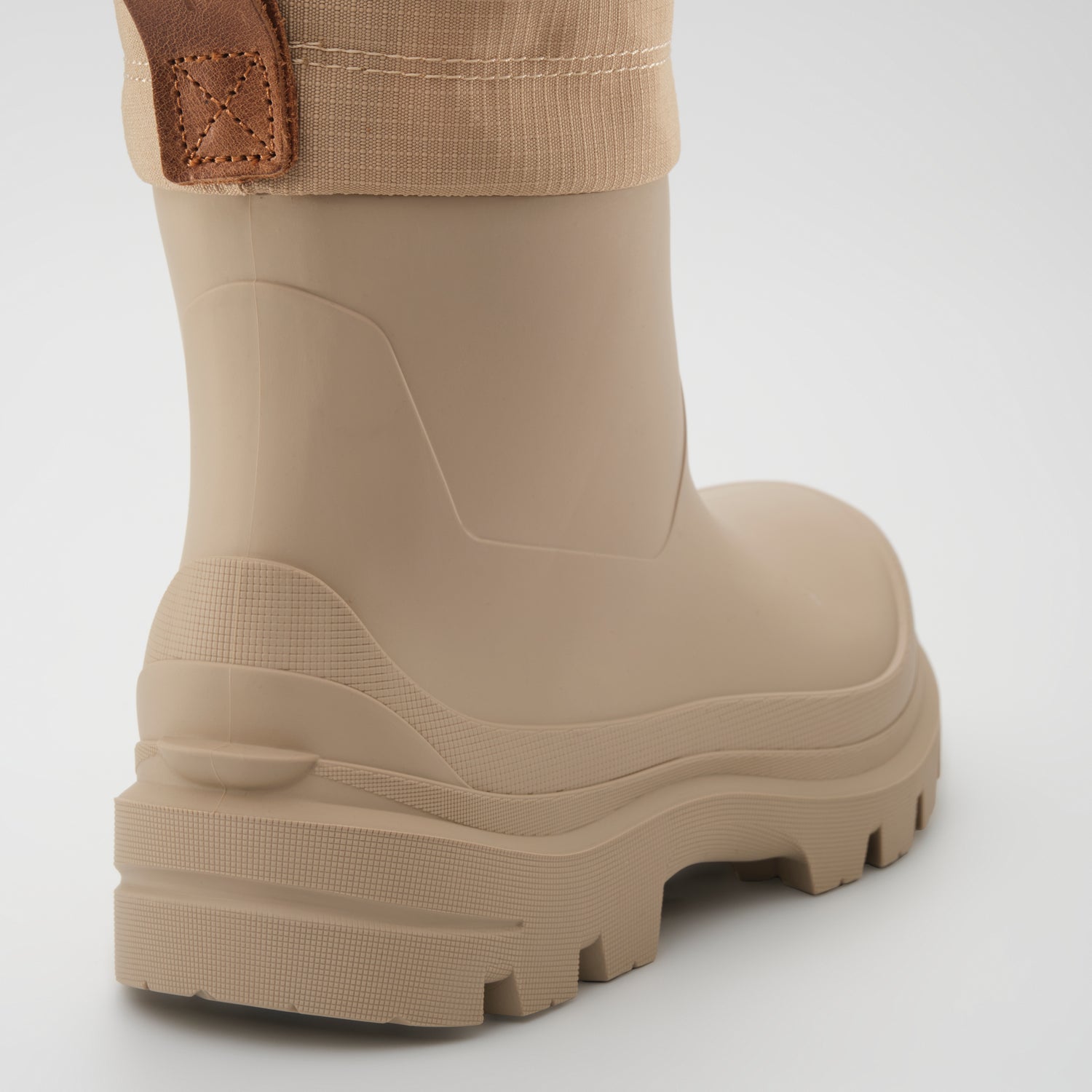 Fossil,Fossile : Tundra Mid Women's Winter Boots - Zoom-in Back View