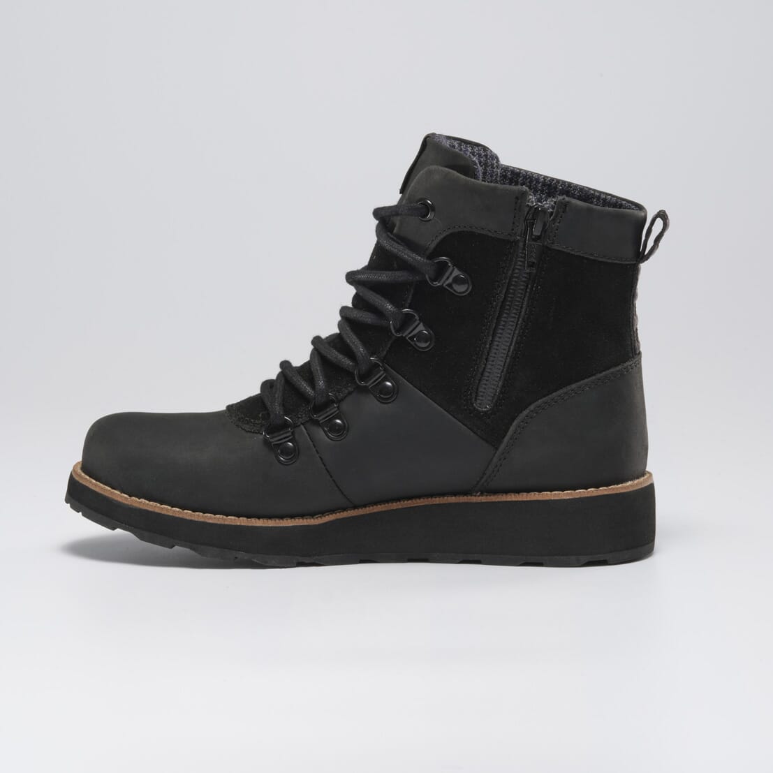 BLACK,NOIR : SEAT : https://ouserace.sirv.com/2024%20Winter/PRODUCT%20ANGLES/W_ARIELLO_BK2/W_ARIELLO_BK2-07.jpg