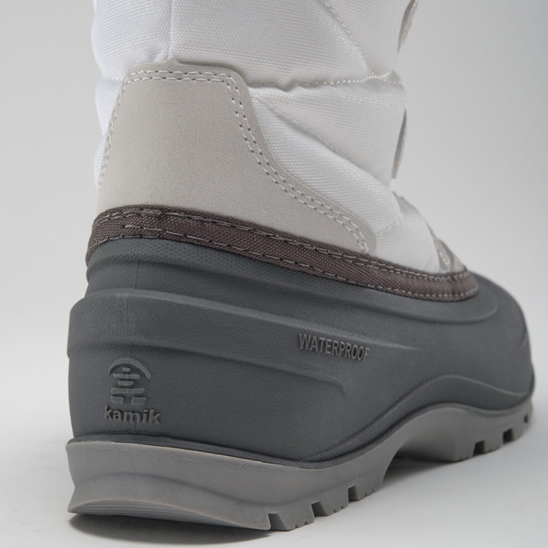 WHITE,BLANC : MOMENTUM 3 Inside View